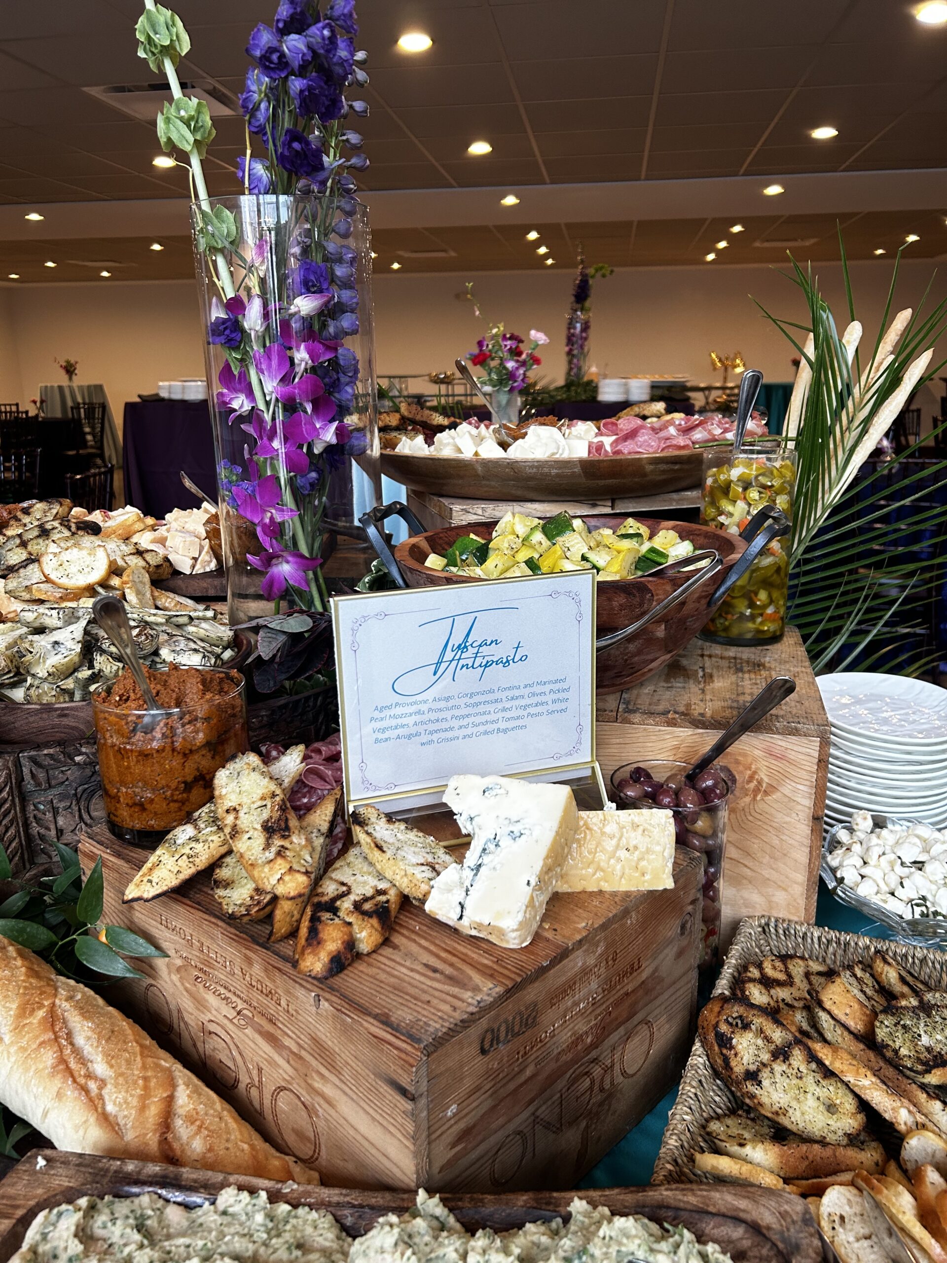 With an eye for current catering trends, we source locally to provide a service that tastes as beautiful as it looks.